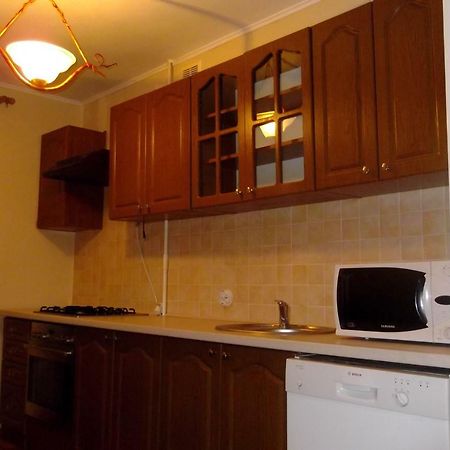 Comfortable Apartments In Centre With 3 Bedrooms Ривне Екстериор снимка